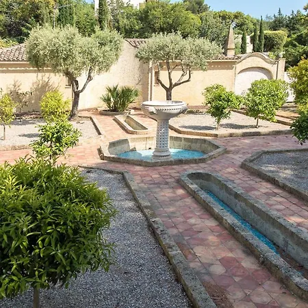 Sleeps 12 With Pool And Air Con Les Issambres