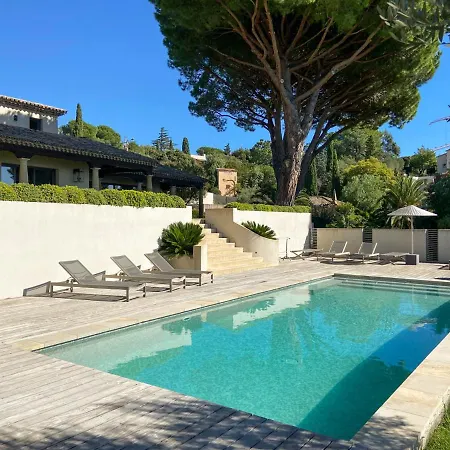 Villa Sleeps 12 With Pool And Air Con