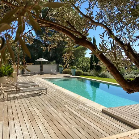 Sleeps 12 With Pool And Air Con * Les Issambres