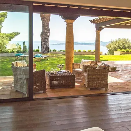 Villa Sleeps 12 With Pool And Air Con