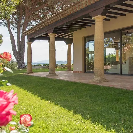 Sleeps 12 With Pool And Air Con